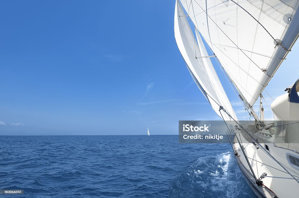 Segeln in Richtung Horizont - Lizenzfrei Segelschiff Stock-Foto