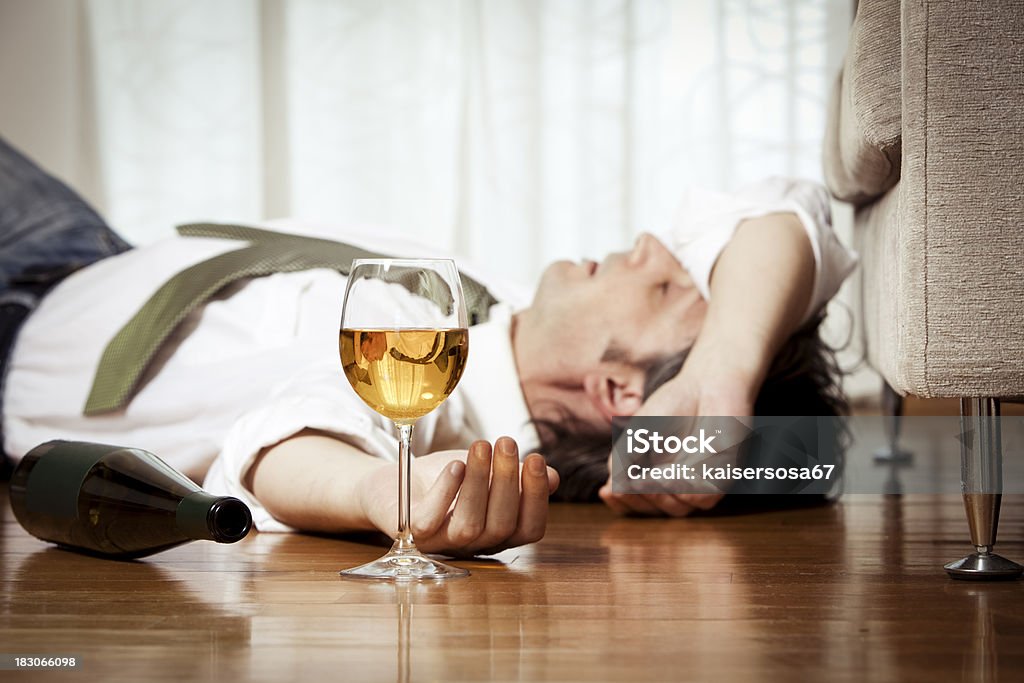 Pijany człowiek - Zbiór zdjęć royalty-free (Alkohol - napój)