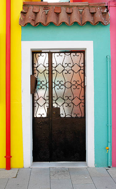 istock Colorfull Burano doorway 183066399