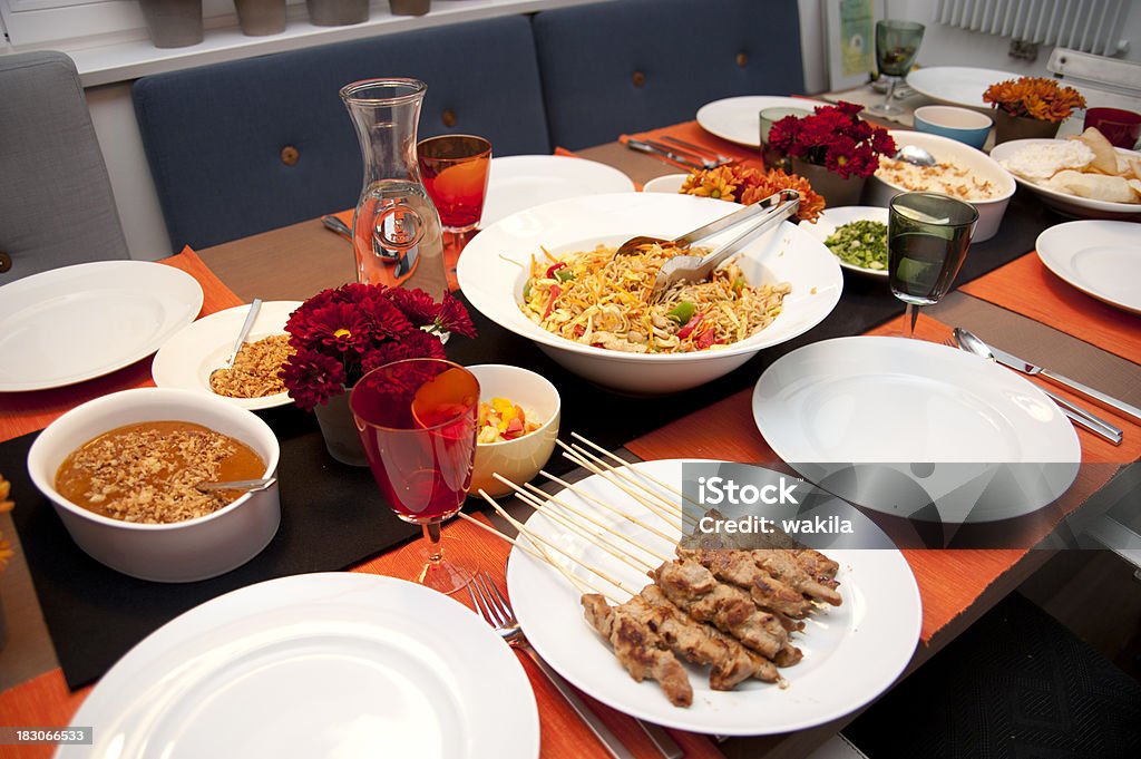 Esstisch mit asiatischer Küche - Lizenzfrei Abnehmen Stock-Foto