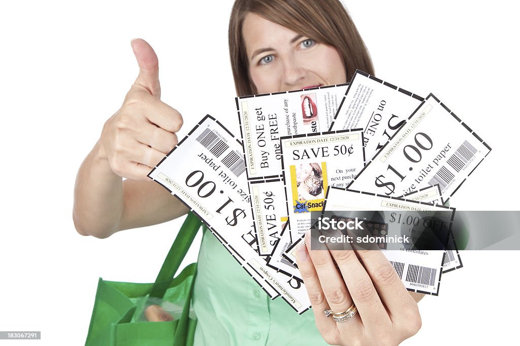 Frau mit Coupons und Daumen hoch - Lizenzfrei Coupon Stock-Foto