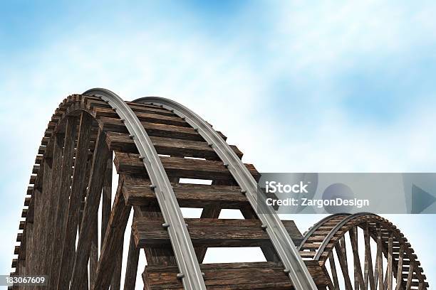 Foto de Roller Russa e mais fotos de stock de Montanha-Russa - Montanha-Russa, Estrada de ferro, Madeira