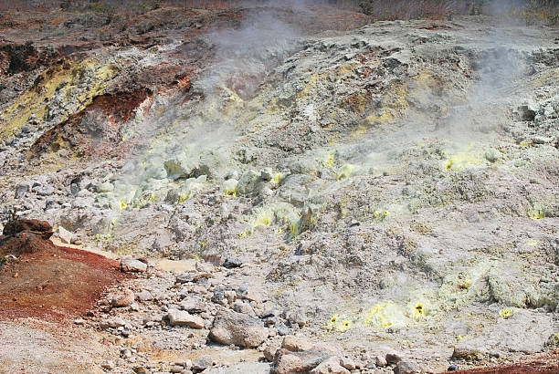 sulphur cristais no havaí volcano national park. - volcano fumarole stone vulcanology - fotografias e filmes do acervo