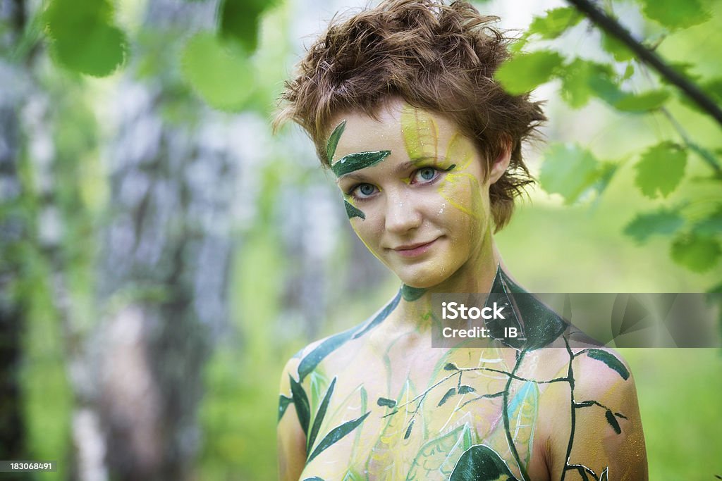 Retrato de uma jovem linda divertido nymphs - Foto de stock de Bosque - Floresta royalty-free