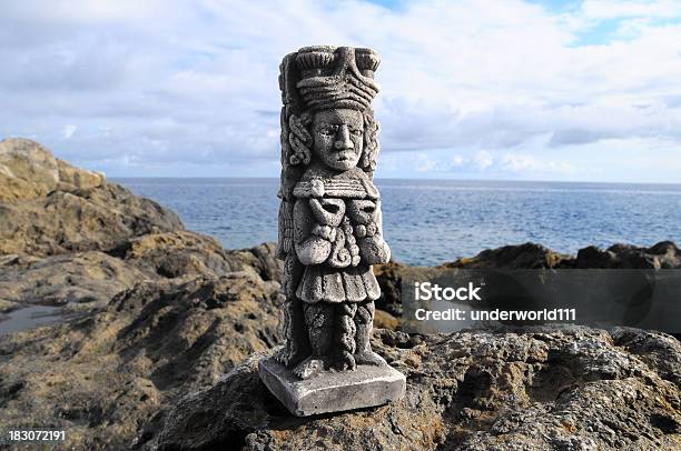 Maya Estatua Foto de stock y más banco de imágenes de Arqueología - Arqueología, Arquitectura, Colombiano