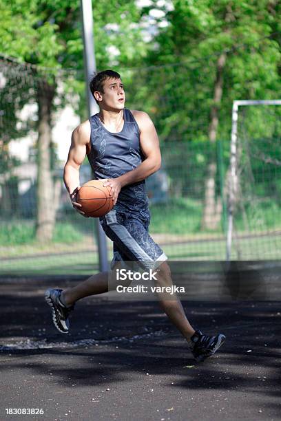 Баскетбол — стоковые фотографии и другие картинки Активный образ жизни - Активный образ жизни, Атлет, Баскетбол