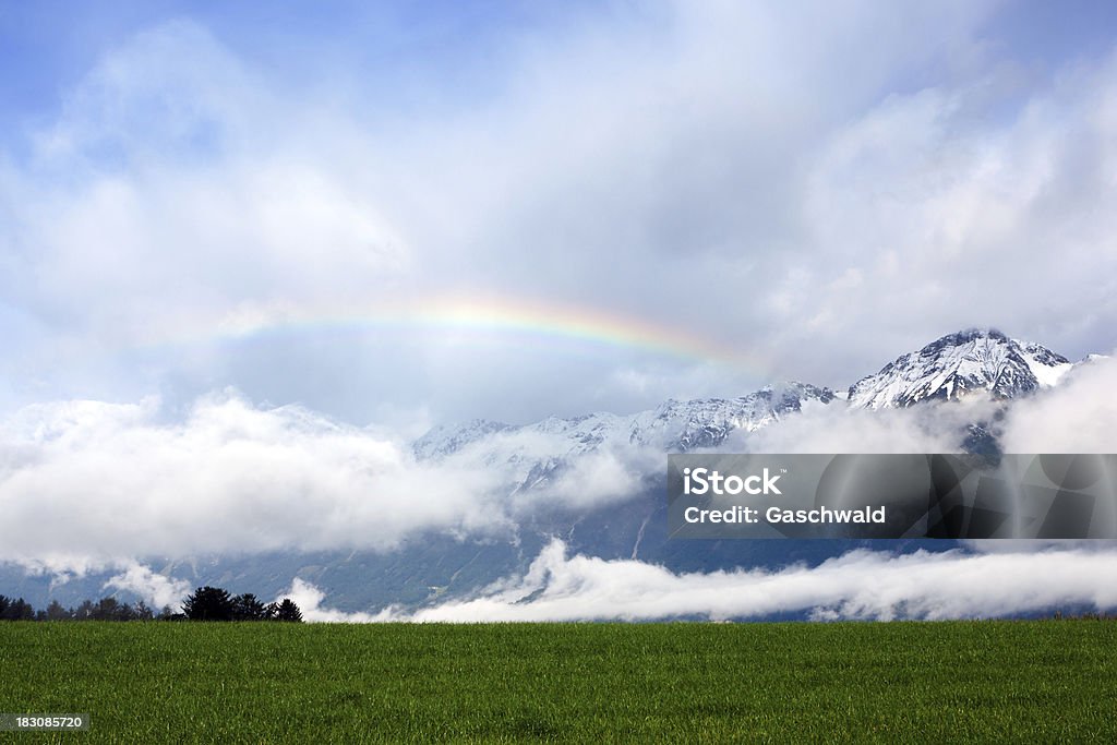 Rainbow в Альпы - Стоковые фото Австрия роялти-фри