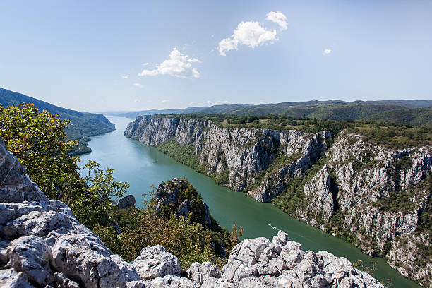 gola del danubio - danube river serbia ravine romania foto e immagini stock