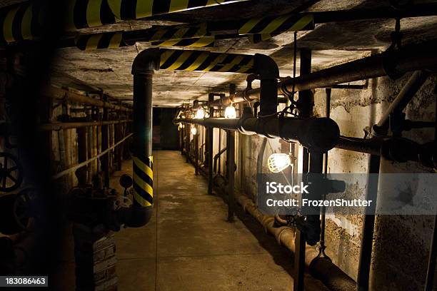 Eastern State Penitentiary Gefängnis Wasserpfeife Unter Die Zellen Stockfoto und mehr Bilder von Baugewerbe