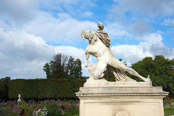 istock statue in Jardin des Tuileries, Paris 183093666
