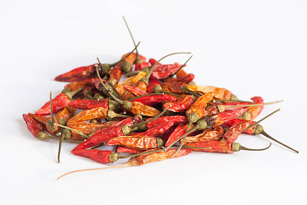 getrocknete red hot-chillies - wreath chili pepper pepper ristra stock-fotos und bilder