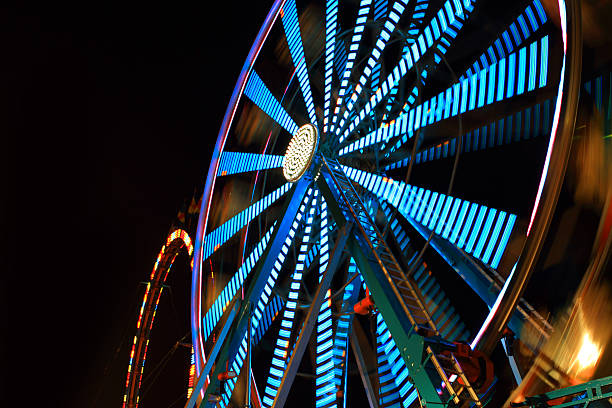 遊園地の乗り物 - ferris wheel wheel blurred motion amusement park ストックフォトと画像