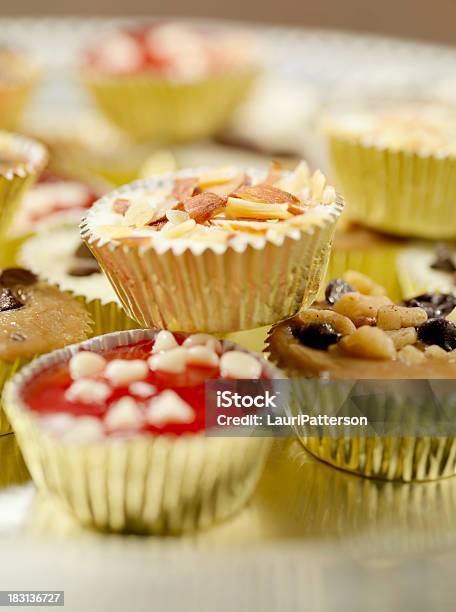 Mini Cheesecakes Gourmet - Fotografie stock e altre immagini di Alimentazione non salutare - Alimentazione non salutare, Alimento di base, Ambientazione interna