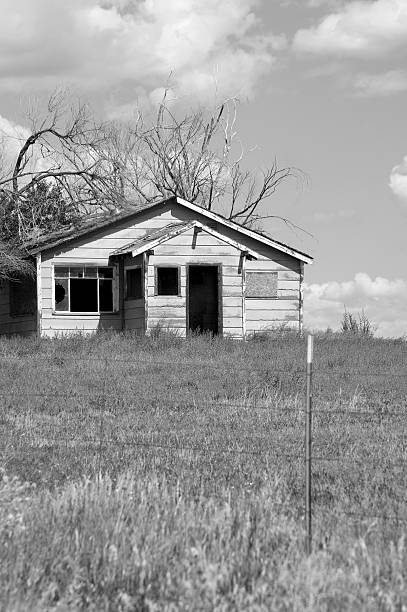 istock abandoned farmhouse landscape 183137355