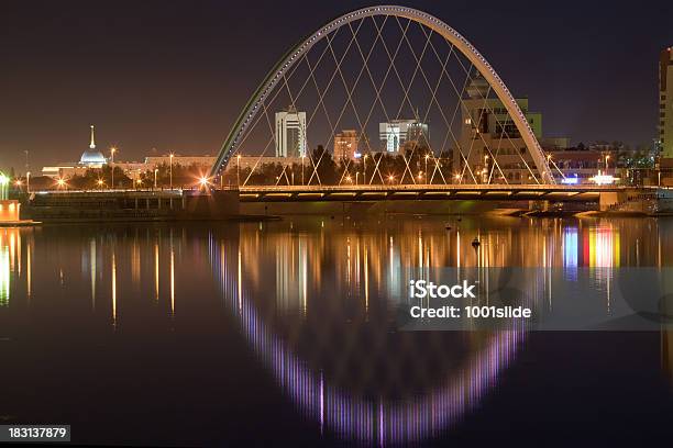 Astaná La Noche Y Al Río Reflejos Foto de stock y más banco de imágenes de Nursultán - Nursultán, Noche, Arquitectura