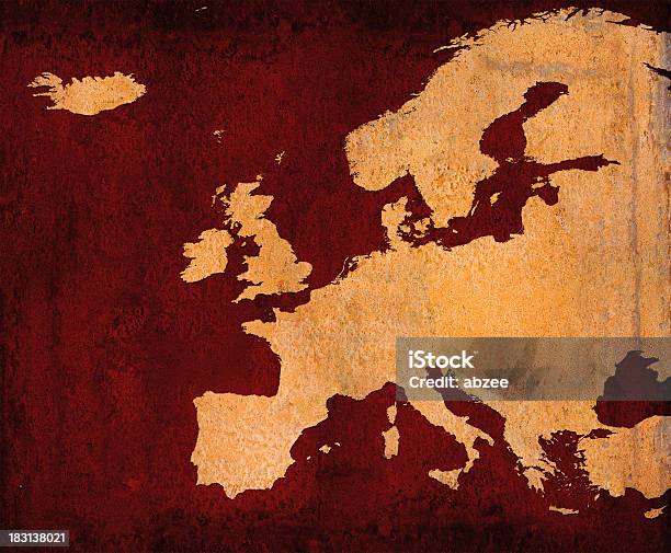 Foto de Rusty Europa Sobre Fundo Grunge Em Vermelho e mais fotos de stock de Cartografia - Cartografia, Comunidade Europeia, Contorno