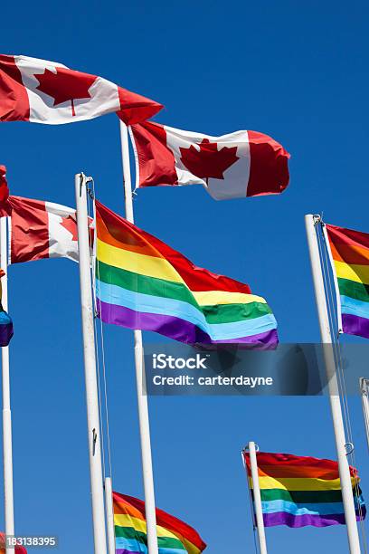 Bandiera Del Gay Pride E Dei Diritti Civili - Fotografie stock e altre immagini di Bandiera del Canada - Bandiera del Canada, 2000-2009, Ambientazione esterna