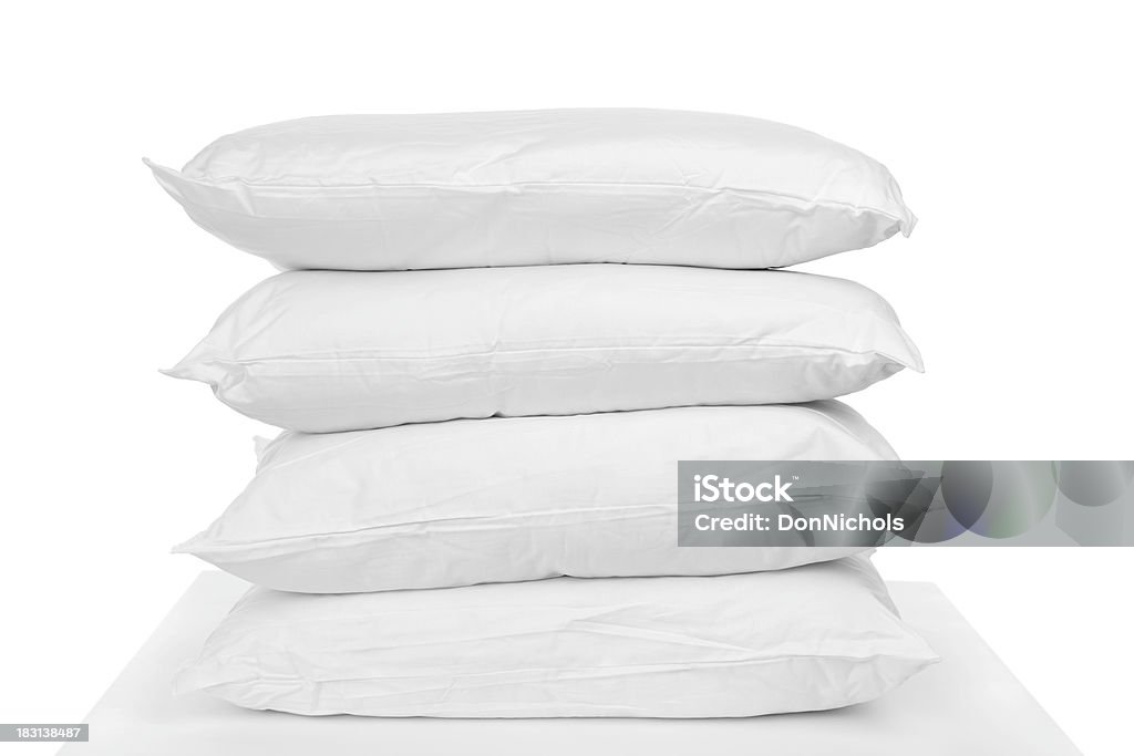 Cuatro almohadas de pluma - Foto de stock de Almohada libre de derechos