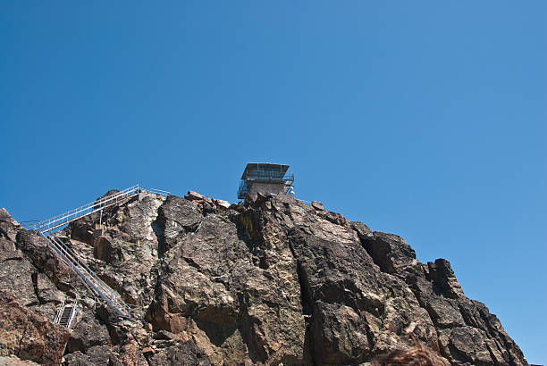istock Historic Sierra Buttes Fire Lookout 183139524