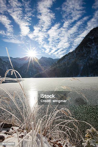 Inverno Di Lago Plansee In Tirolaustria - Fotografie stock e altre immagini di A forma di stella - A forma di stella, Acqua, Alpi