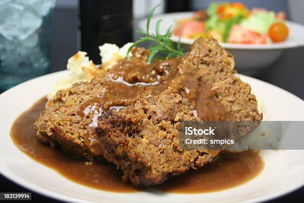 Pastel De Carne La Cena Foto de stock y más banco de imágenes de Pastel de carne - Plato de comida - Pastel de carne - Plato de comida, Carne, Cena