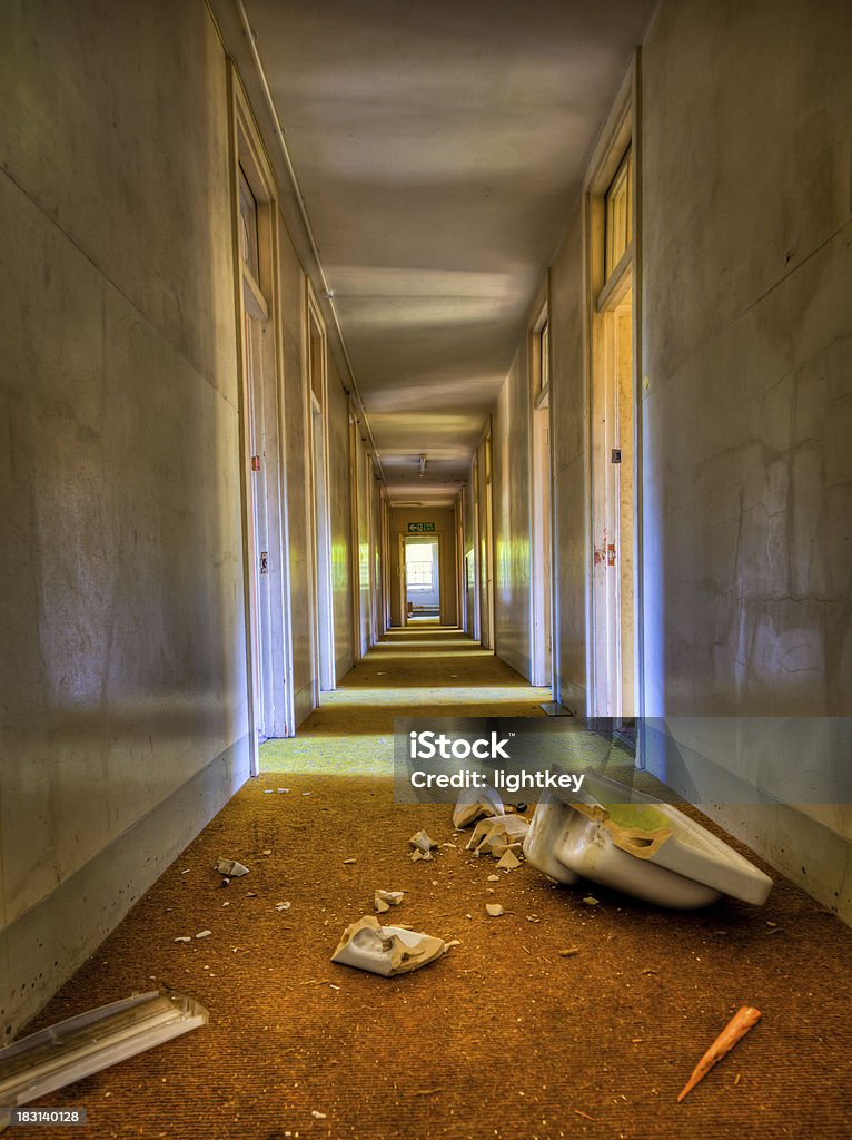 Hôpital abandonné couloir HDR - Photo de A l'abandon libre de droits
