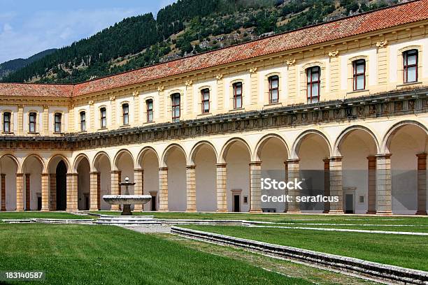 Certosa Di S 로렌초 At 파둘라 산 로렌조 수도원에 대한 스톡 사진 및 기타 이미지 - 산 로렌조 수도원, 파둘라, 대수도원
