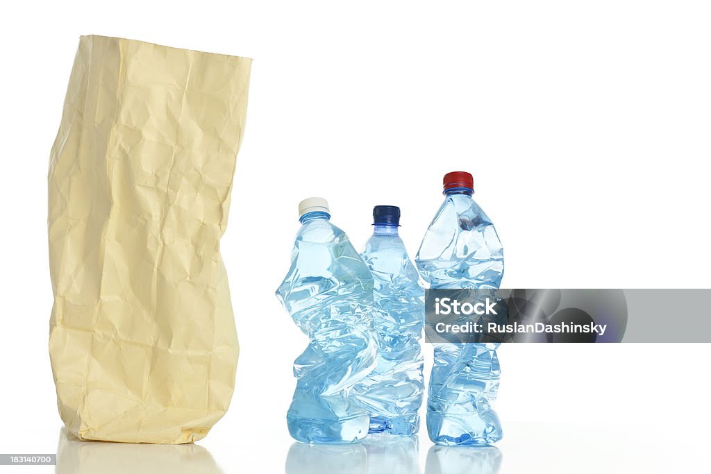 Le tri des déchets en papier et plastique. - Photo de Aliments et boissons libre de droits
