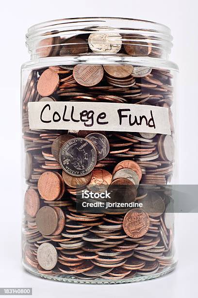Risparmio College Fund - Fotografie stock e altre immagini di Attività bancaria - Attività bancaria, Barattolo di vetro, Composizione verticale