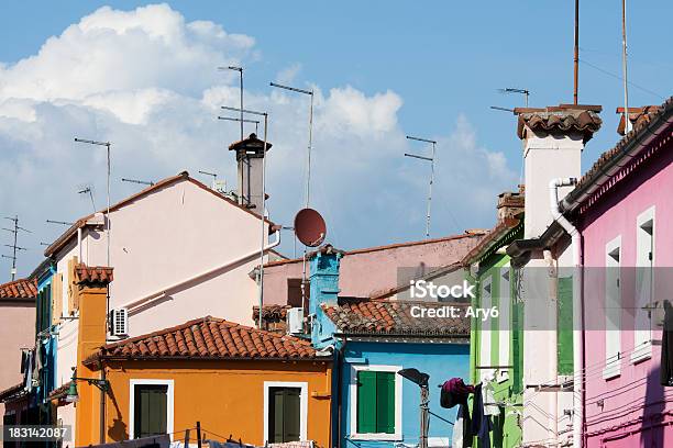 Colorfull Case In Isola Di Burano Venezia Italia - Fotografie stock e altre immagini di Architettura - Architettura, Caratteristica architettonica, Composizione orizzontale