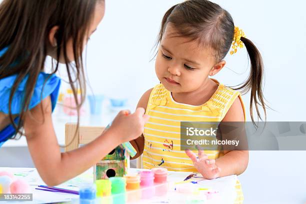 Raparigas Pintura - Fotografias de stock e mais imagens de Criança - Criança, Amizade, Brincalhão