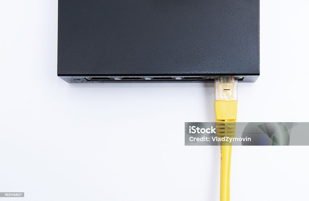 Amarelo cabo ligado ao router - Royalty-free Amarelo Foto de stock