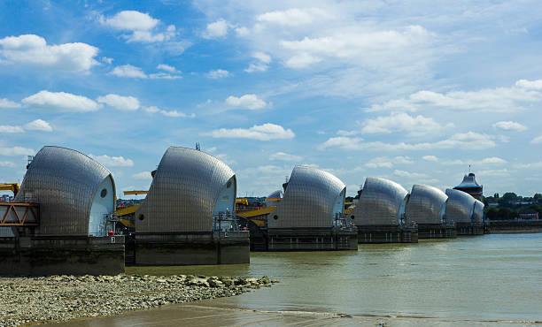 zapora na tamizie przy odpływ - thames flood barrier zdjęcia i obrazy z banku zdjęć