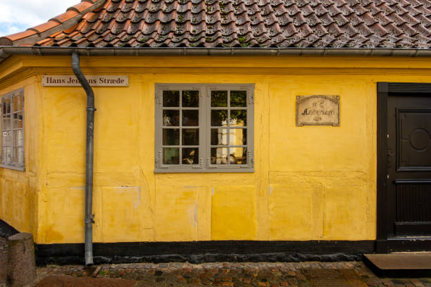 нью-йорк - odense denmark hans christian andersen monument стоковые фото и изображения