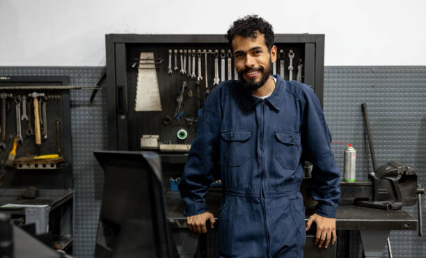 istock Mechanic working at an auto repair shop 1831595053