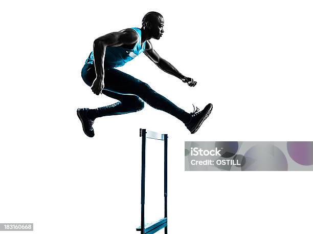 Foto de Silhueta De Homem Corredor De Atleta e mais fotos de stock de Corrida com barreira - Corrida com barreira, Obstáculo de Corrida, Fundo Branco