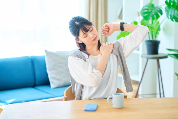 istock Young woman stretching in a casual space 1831659995
