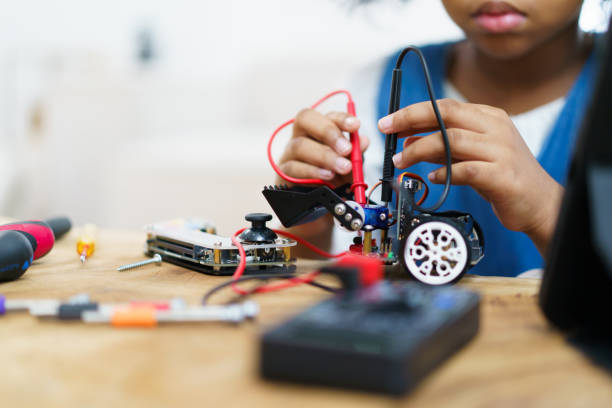 istock Little girl assemble a robot toy. 1831735664