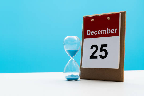 December 25 calendar and hourglass on the table.
