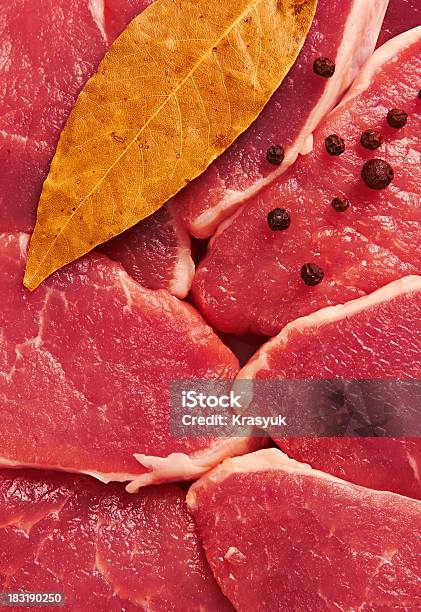 Pezzo Di Carne Cruda Fresca - Fotografie stock e altre immagini di Bistecca di manzo - Bistecca di manzo, Carne, Carne di vitello
