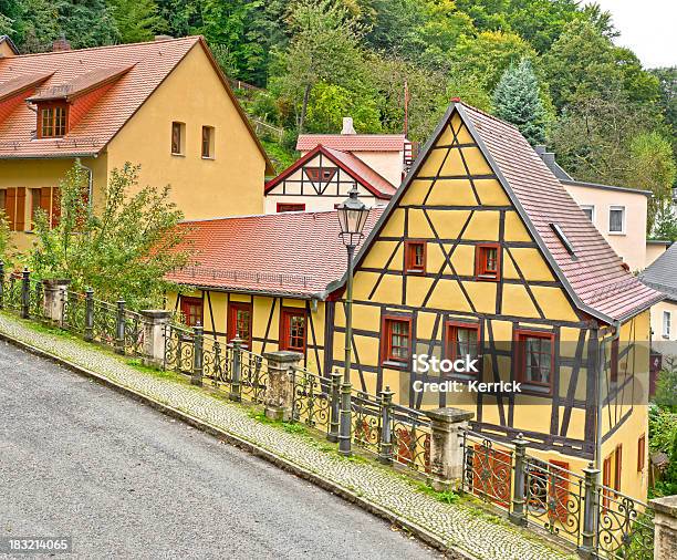 Die Meisten Crooked House In Gera Thüringen Deutschland Stockfoto und mehr Bilder von Bauwerk