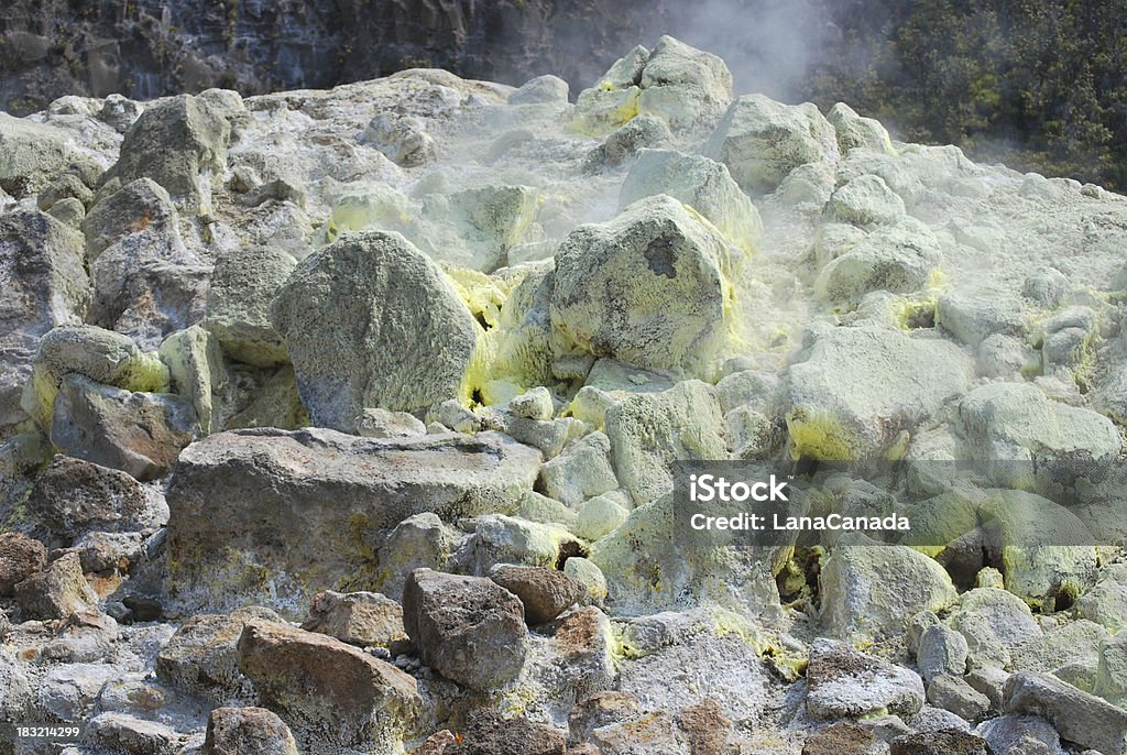 Sulphur cristalli al vulcano Kilauea - Foto stock royalty-free di Acido