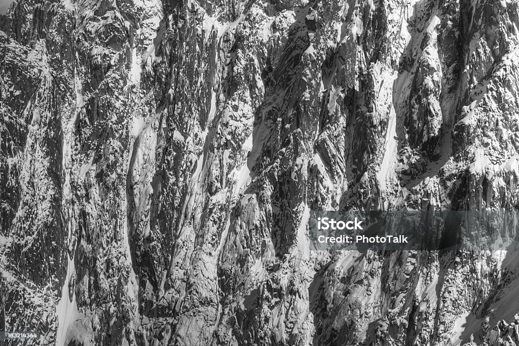 Snow Mountain и Cliff фон-Большой X - Стоковые фото Геология роялти-фри