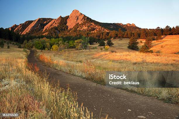 Percorso Di Boulder Colorado Flatirons - Fotografie stock e altre immagini di Boulder - Boulder, Colorado, Masso