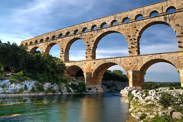 le pont du gard, france - nimes photos et images de collection