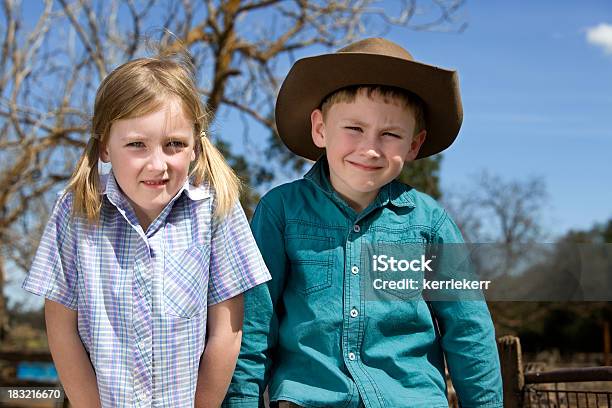 Land Kinder Stockfoto und mehr Bilder von Agrarbetrieb - Agrarbetrieb, Akubra-Hut, Australische Kultur