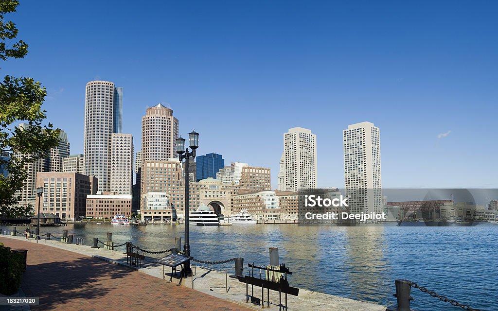 Boston Rowes Wharf horizonte da cidade nos EUA - Foto de stock de Enseada de Boston royalty-free