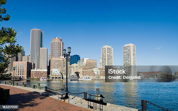 Foto de Boston Rowes Wharf Horizonte Da Cidade Nos Eua e mais fotos de stock de Enseada de Boston - Enseada de Boston, Arquitetura, Arranha-céu
