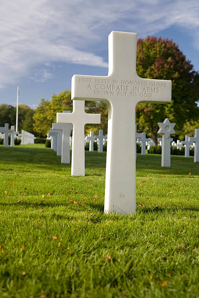 istock Grave of unknown soldier 183217645