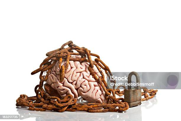 Mózg W Łańcuchy Stanowią Zamknięty Umysł - zdjęcia stockowe i więcej obrazów Mózg - Mózg, Otwierać kluczem, Autorytet